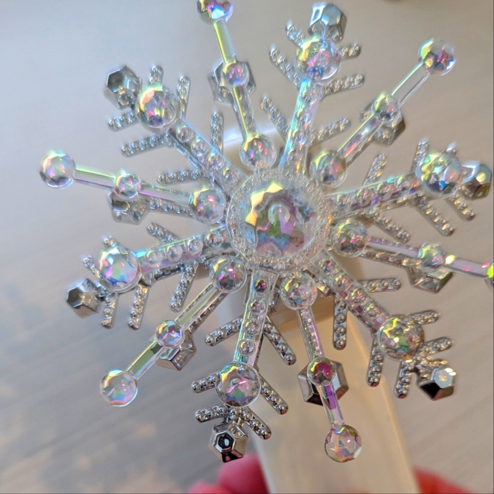 Bath & Body Works Snowflake Wallflower plugin